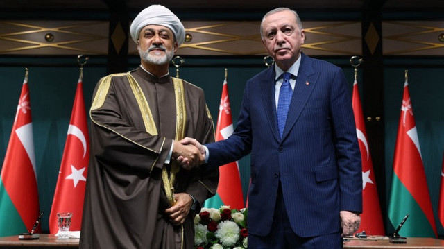 Le Président turc, Recep Tayyip Erdogan et le sultan et Premier ministre d'Oman, Haïtham ben Tariq au complexe présidentiel d'Ankara, en Turkiye, le 28 novembre 2024.