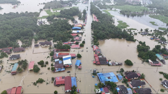 Les inondations sont un phénomène annuel en Malaisie qui compte 34 millions d'habitants, en raison de la mousson du nord-est qui apporte de fortes pluies de novembre à mars.