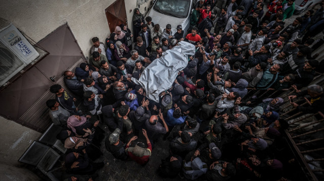 Gazze Şeridi'ne düzenlenen saldırılarda yaklaşık 17 bin 210'u çocuk, 11 bin 742'si kadın olmak üzere 43 bin 314 Filistinli hayatını kaybetti.