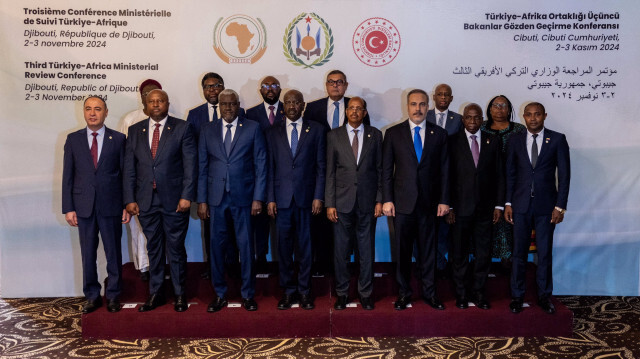 Le ministre turc des affaires étrangères Hakan Fidan s'exprime au cours d'une conférence de presse à Djibouti, où il a assisté à la troisième conférence ministérielle d'examen du partenariat Türkiye-Afrique, le 3 novembre 2024.