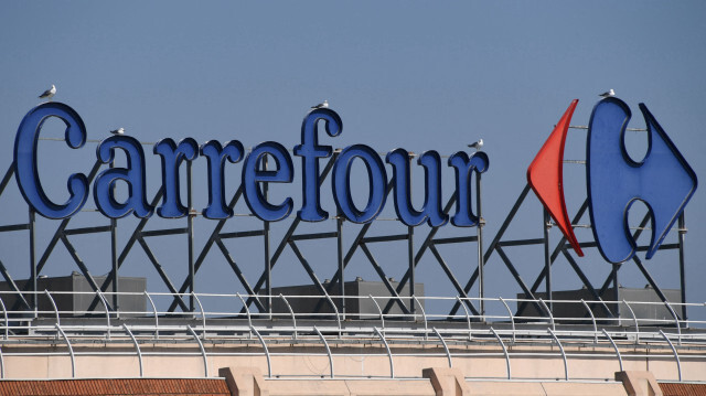 Le logo de la chaîne de supermarchés Carrefour .