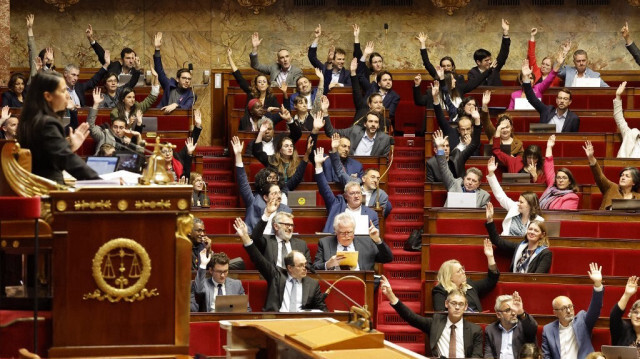 L'Assemblée nationale a voté une version amendée des recettes du budget 2025 de la Sécurité sociale, ajoutant jusqu'à 20 milliards d'euros de cotisations supplémentaires, avec le soutien de la gauche.