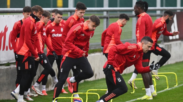 Les joueurs du Sparta Prague participent à une séance d'entraînement au centre d'entraînement de l'équipe à Prague, en République tchèque, le 5 novembre 2024, à la veille de leur match de Ligue des champions de l'UEFA contre Brest.