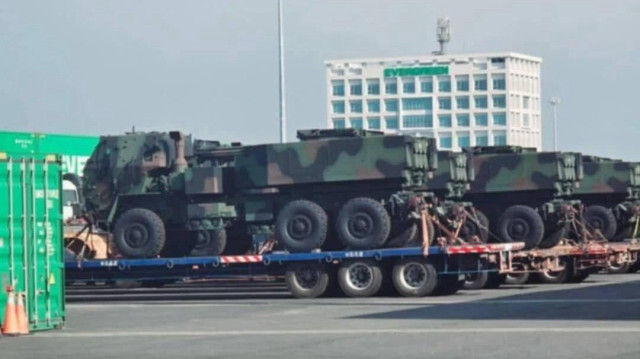 L'arrivée des systèmes de roquettes d'artillerie à haute mobilité (HIMARS) M142 dans le port de Kaohsiung, à Taïwan.