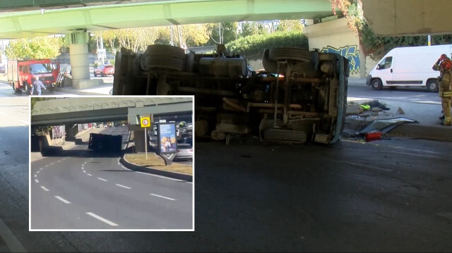 İstanbul- Bakırköy'deki o üst geçitte yine kaza; İSKİ vinci devrildi.