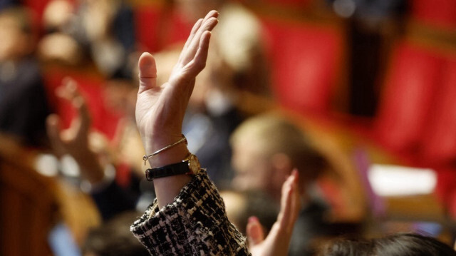 Les 297 députés qui se sont exprimés sur ce projet de loi ont tous voté pour, sans aucune abstention, sans aucune voix contre.