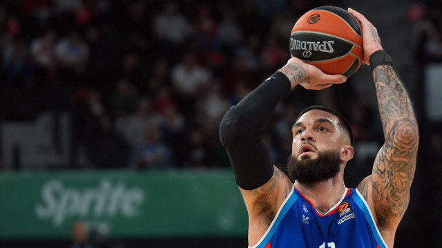 Anadolu Efes oyuncusu Vincent Poirier