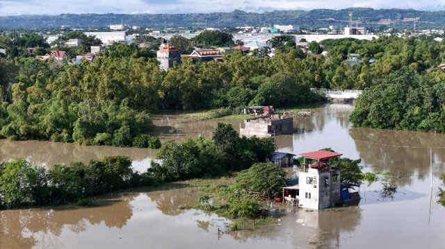 Une zone inondée en raison des fortes pluies provoquées par la tempête tropicale Trami dans la ville de Tuguegarao, province de Cagayan, le 25 octobre 2024.