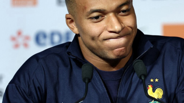 L'attaquant français #10 Kylian Mbappe donne une conférence de presse au stade du Parc des Princes à Paris, le 5 septembre 2024 à la veille du match de football de la Ligue des Nations de l'UEFA entre la France et l'Italie.