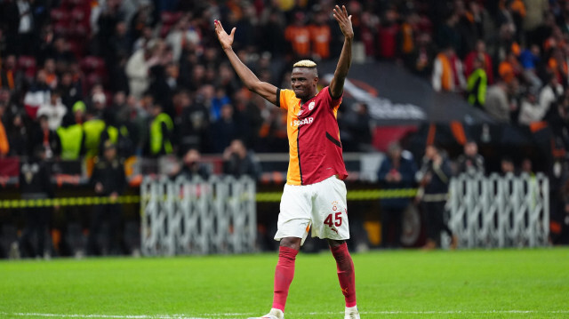 Le joueur nigérian de Galatasaray, Victor Osimhen, à la fin du match de la 4e journée de l'UEFA Europa League entre Galatasaray et Tottenham Hotspur au RAMS Park d'Istanbul, Türkiye, le 7 novembre 2024.