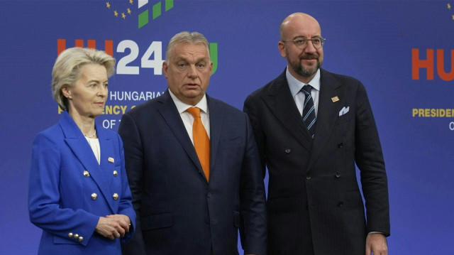 Conférence de presse de la présidente de la Commission européenne Ursula von der Leyen, du président du Conseil européen Charles Michel et du Premier ministre hongrois Viktor Orban lors du sommet de la Communauté politique européenne (CPE) à Budapest, en Hongrie, le 8 novembre 2024. 