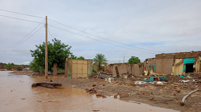 Une photo montre les dégâts causés par les inondations dans la ville de Tangasi, dans la province soudanaise de Meroe, à quelque 300 kilomètres au nord de la capitale Khartoum, le 27 août 2024.