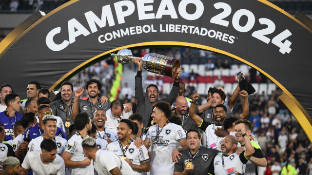 Botafogo'lu oyuncular şampiyonluk sonrası büyük sevinç yaşadı.