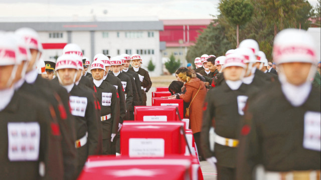 Şehitlerin naaşları askeri uçağa konularak memleketlerine gönderildi.