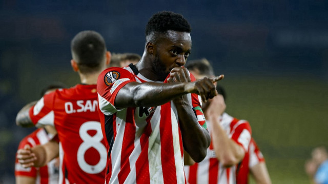 L'attaquant espagnol de l'Athletic Bilbao #09 Inaki Williams célèbre après avoir marqué le deuxième but de son équipe lors du match de football de l'UEFA Europa League entre Fenerbahce SK et l'Athletic Bilbao au stade Sukru Saracoglu à Istanbul le 11 décembre 2024.