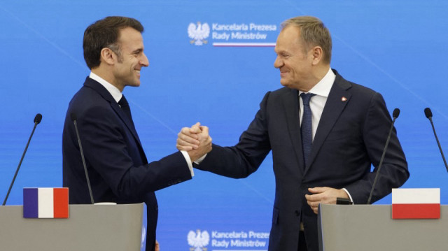 Le président français, Emmanuel Macron et le Premier ministre polonais Donald Tusk lors d'une conférence de presse à l'issue d'une réunion dans la capitale polonaise Varsovie, le 12 décembre 2024. 