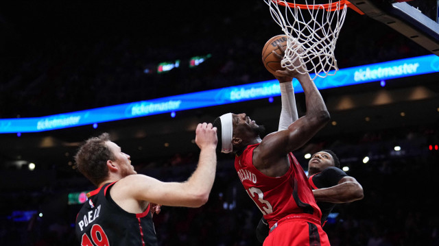 Bam Adebayo 21 sayı kaydetti.