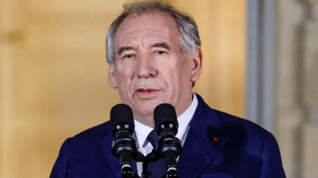 Le nouveau Premier ministre français et président du Mouvement démocrate (MoDem) François Bayrou s'exprime lors d'une cérémonie de passation de pouvoirs à l'hôtel Matignon à Paris, le 13 décembre 2024.