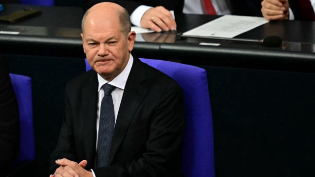 Le chancelier fédéral d'Allemagne, Olaf Scholz après s'être adressé au Bundestag avant le vote de confiance à son égard, à Berlin le 16 décembre 2024.