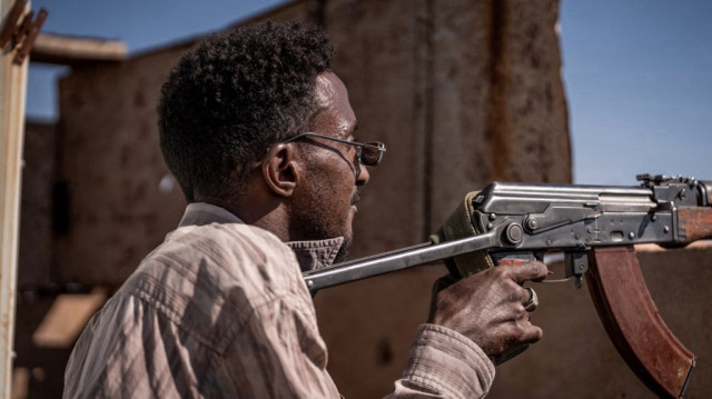 Un soldat de l'armée soudanaise occupe sa position à Khartoum Nord le 3 novembre 2024.