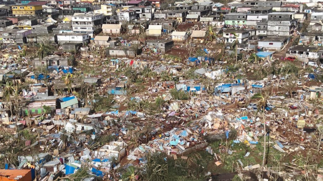 Des habitations détruites à Combani, sur le territoire français de Mayotte dans l'océan Indien, après le passage du cyclone Chido sur l'archipel, le 15 décembre 2024.