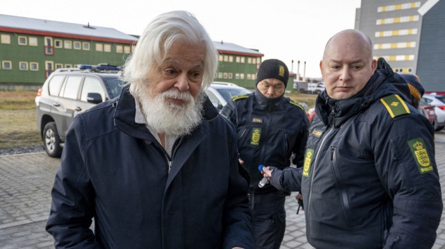 Le militant anti-chasse Paul Watson arrive à une audience au tribunal de Nuuk, au Groenland, le 2 octobre 2024.