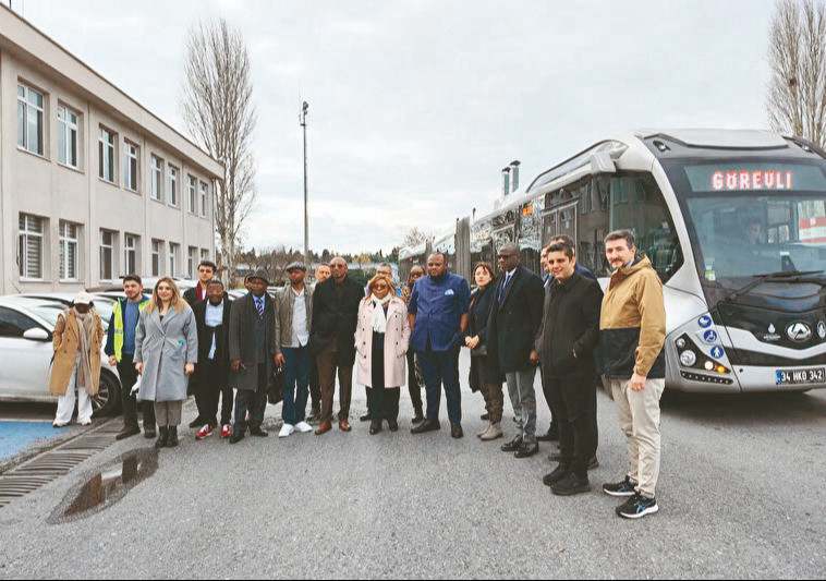 Kinşasa Valisi Daniel Bumba Lubaki liderliğindeki Kongo heyeti, İstanbul ziyareti sırasında metrobüs hattını yerinde inceledi. Heyet, metrobüs filo yönetimi hakkında bilgiler aldı.