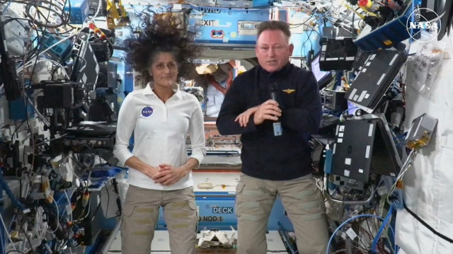 Les astronautes Butch Wilmore (à droite) et Suni Williams depuis la Station spatiale internationale (ISS).