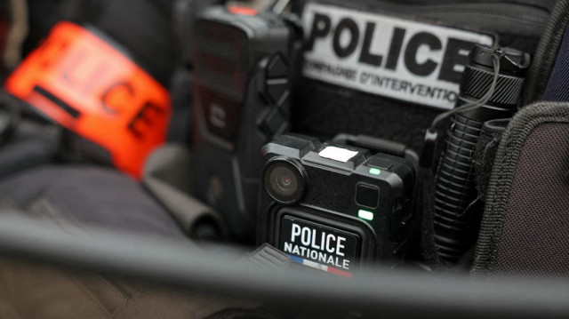 L’enquête sur les violences policières lors de l’interpellation d’un buraliste à Vénissieux a été classée sans suite, faute de preuves suffisantes, selon le parquet de Lyon.