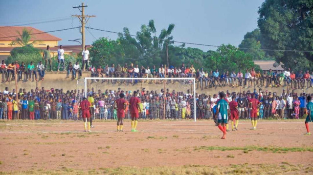 De tels tournois se multiplient en Guinée, perçus comme des événements en soutien à une éventuelle candidature de M. Doumbouya à la prochaine élection présidentielle.