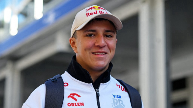 Isack Hadjar, pilote franco-algérient réserviste pour Red Bull, dans le paddock avant le Grand Prix des États-Unis de Formule 1, le 20 octobre 2024 à Austin, Texas.