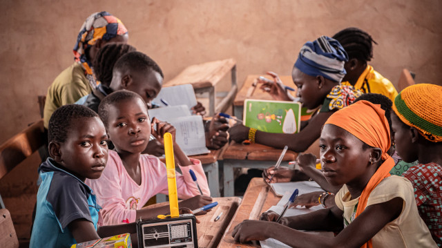 Le Burkina Faso fait face à une insécurité grandissante, exacerbant la crise humanitaire et entraînant des millions de déplacés internes.