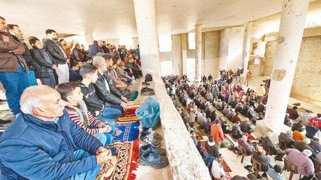 Cobar Büyük Camii'nde ilk Cuma namazı