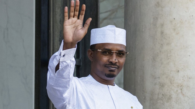 Le président du Tchad, Mahamat Idriss Deby Itno, s'entretient avec le président français avant un déjeuner de travail au palais présidentiel de l'Élysée, à Paris, le 6 février 2023. 