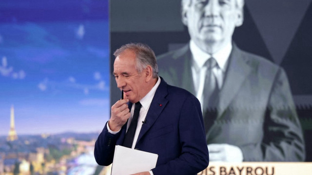 Le Premier ministre français François Bayrou participe à l'émission politique "L'Événement" diffusée sur la chaîne de télévision française France 2, à Paris, le 19 décembre 2024.