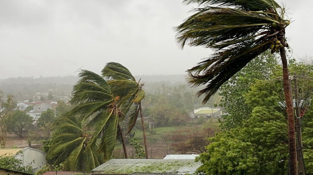 Cette photo prise et distribuée par l'UNICEF le 17 décembre 2024 montre le cyclone Chido touchant terre près de Pemba, dans le nord du Mozambique. 