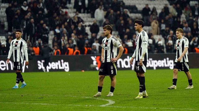 Trendyol Süper Lig’in ilk yarısında Beşiktaş taraftarı adeta iki farklı takım izledi.