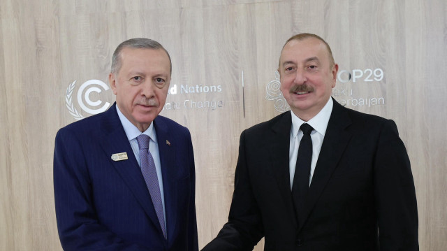 Le président turc Recep Tayyip Erdogan et son homologue azerbaïdjanais Ilham Aliyev, lors de la COP29 à Bakou, le 12 novembre 2024.