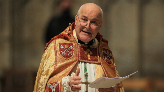 Le révérend Stephen Cottrell, 98e archevêque d'York, lors d'un service de chant funèbre à York Minster, dans le nord de l'Angleterre, le 18 octobre 2020.