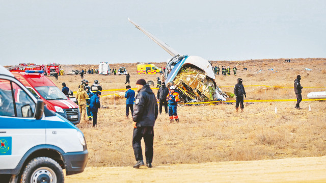 Bakü’den havalanan, Grozni'ye doğru seyreden Embraer 190 tipi yolcu uçağı, Kazakistan'ın Aktau kenti yakınlarında düştü. 