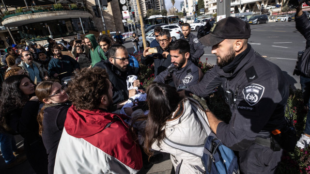 القدس.. إسرائيليون يتظاهرون لوقف حرب الإبادة على غزة