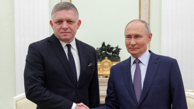 Le Premier ministre slovaque Robert Fico et le président russe Vladimir Poutine lors de leur rencontre à Moscou, le 22 décembre 2024.