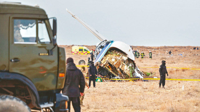 Azerbaycan Hava Yolları, kazaya ilişkin inceleme tamamlanıncaya kadar 7 Rus şehrine, Kazakistan'a bağlı Qazak Air da Yekaterinburg kentine uçuşları askıya aldı.