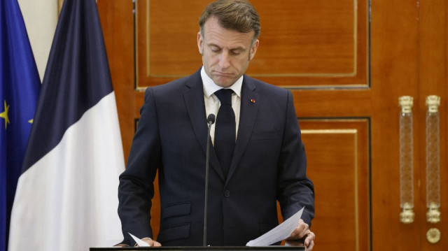 Le président français Emmanuel Macron pendant une conférence de presse avec le président de Djibouti après une réunion au palais présidentiel à Djibouti, le 21 décembre 2024.