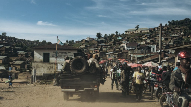 Des soldats des FARDC (Forces armées de la RDC) traversent Kanyabayonga, dans la province du Nord-Kivu, à l'est de la République démocratique du Congo, le 13 mai 2024.