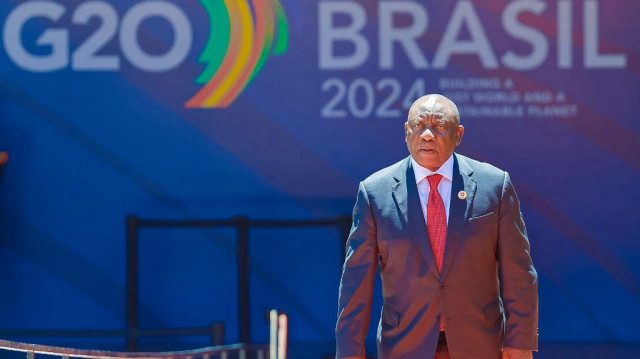 Le président sud-africain Cyril Ramaphosa arrivant au Musée d'art moderne (MAM) pour assister à la première session de la réunion des dirigeants du G20 à Rio de Janeiro, au Brésil, le 18 novembre 2024.