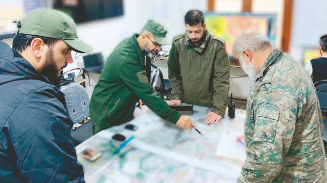 Halep'te YPG/PKK’nın kontrolündeki Şeyh Maksud ve Eşrefiye mahalleleri de kuşatıldı” bilgisini paylaştı.