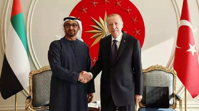 Turkish President Recep Tayyip Erdogan (R) and his UAE counterpart Sheikh Mohamed bin Zayed Al Nahyan (L)