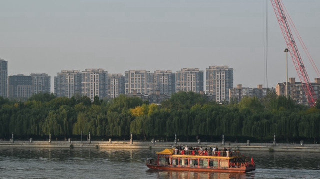 Le bateau transportait des villageois locaux entre les rives de la rivière Pingzheng.