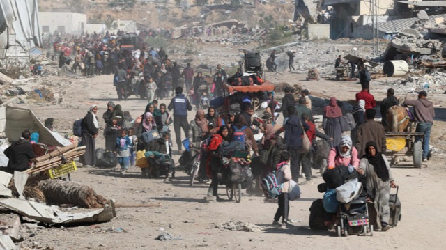 Des Palestiniens déplacés de Beit Lahia arrivent à Jabalia, dans le nord de la Bande de Gaza.